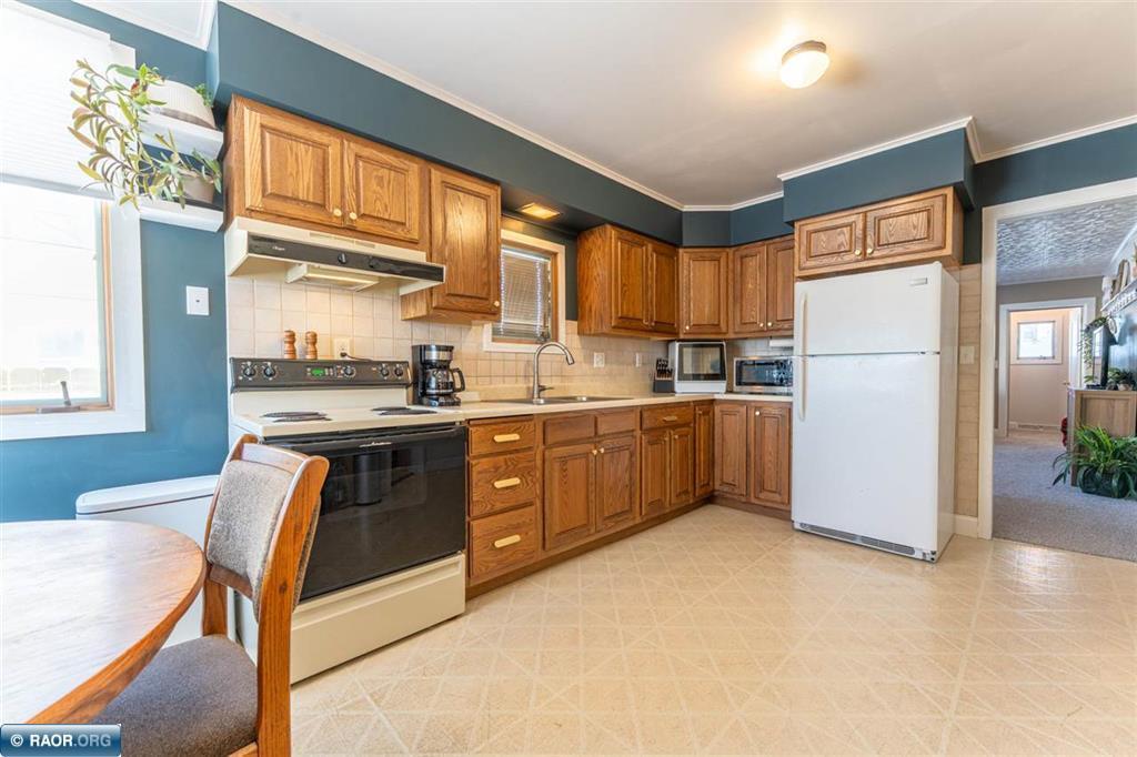 Eat-In Kitchen