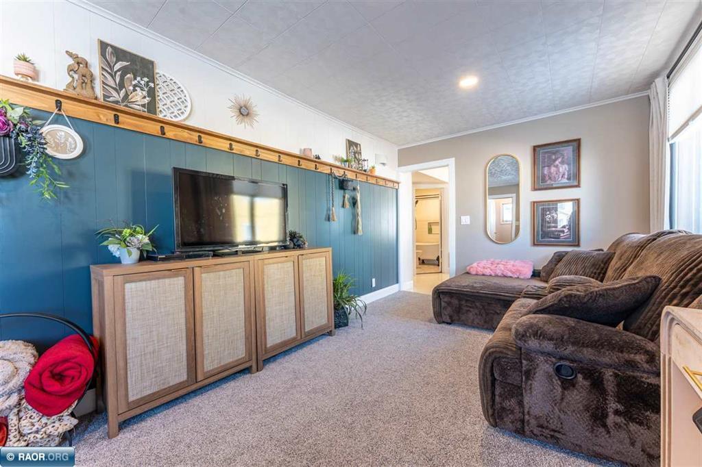 Newer Carpet throughout