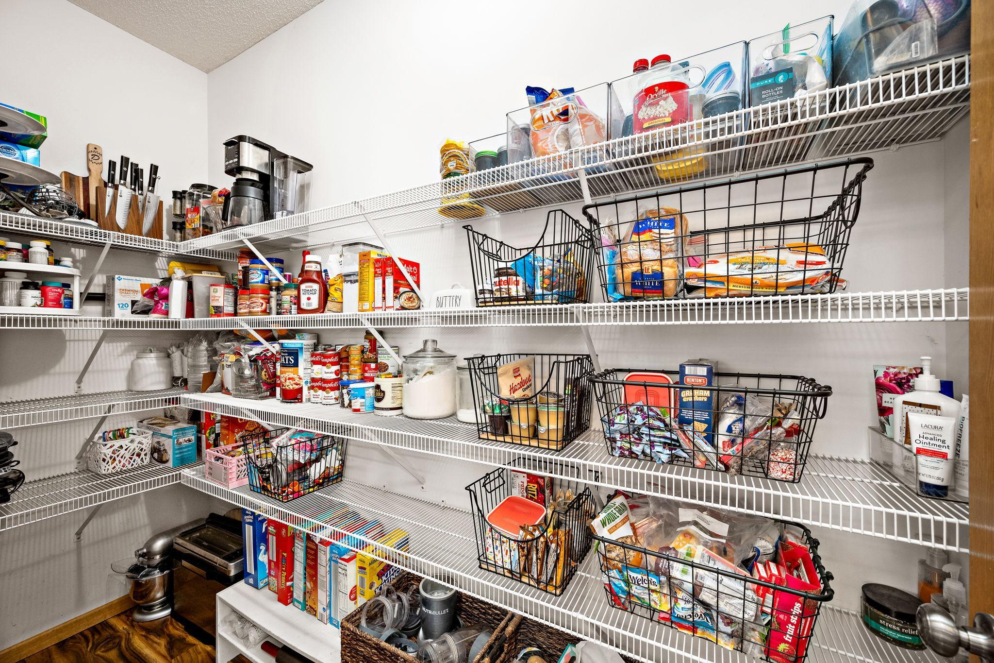 Walk-in kitchen closet