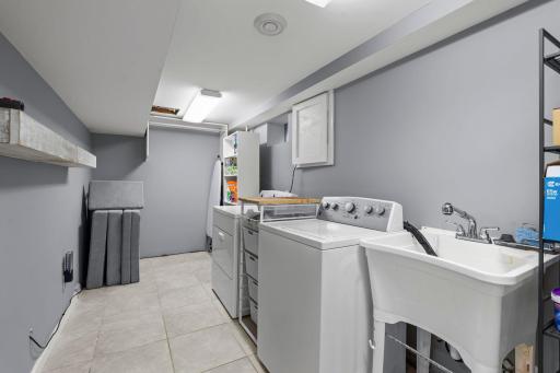 Finished laundry space with ceratmic tiled floors.