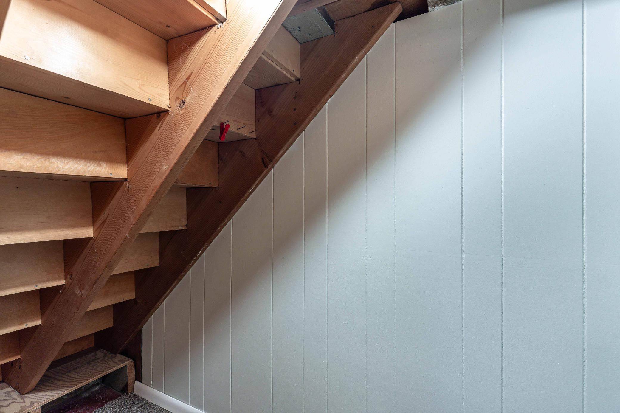 E04-Bonus Room Closet.jpg