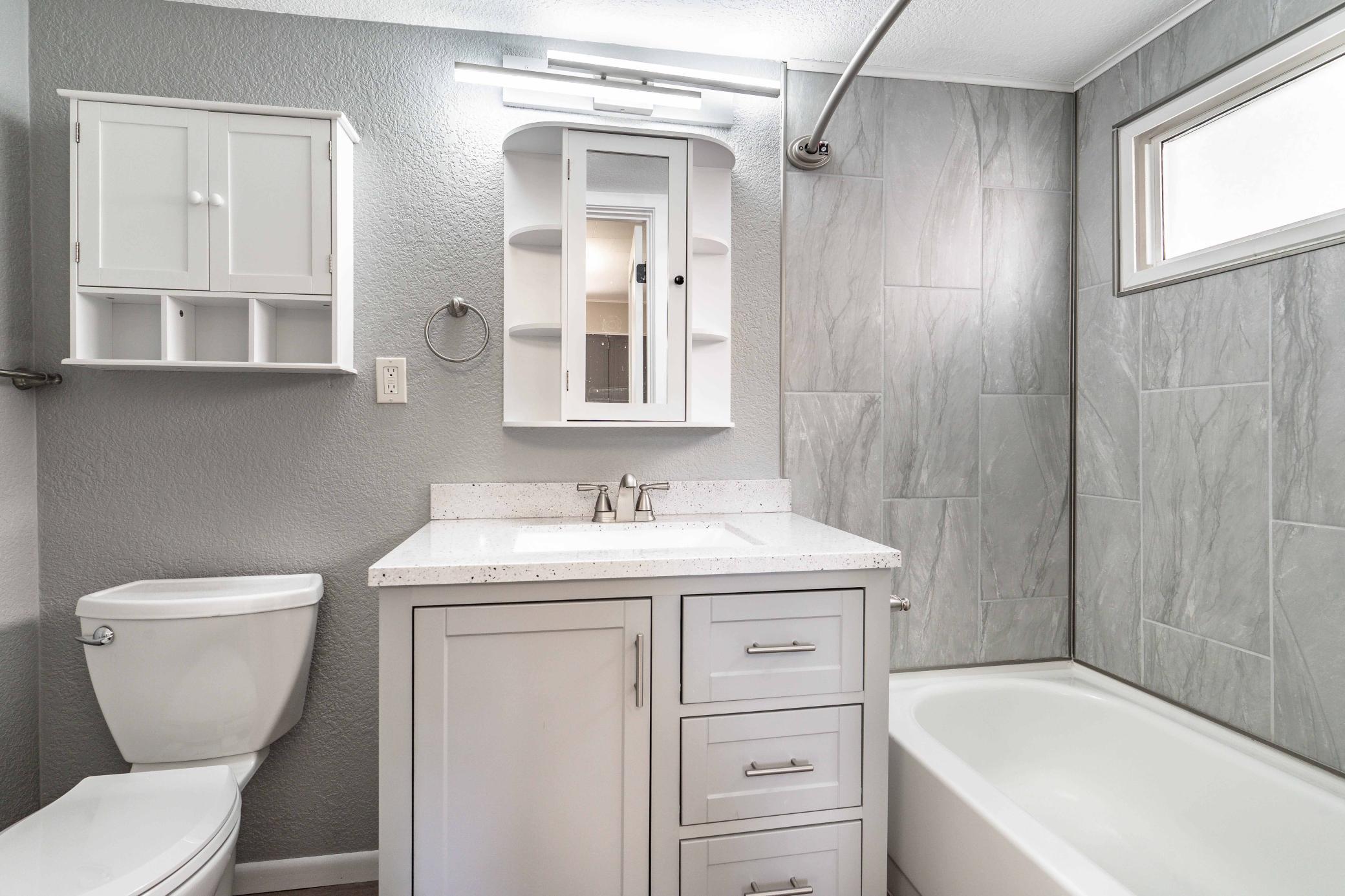 C14-Main Floor Bathroom.jpg