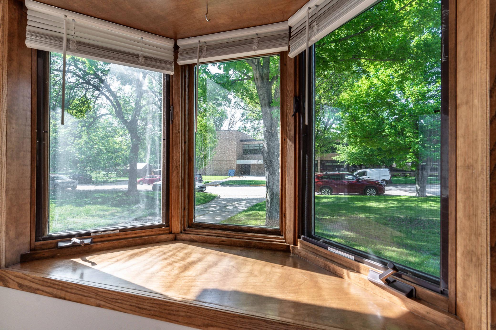 C07-Living Room Bay Window.jpg