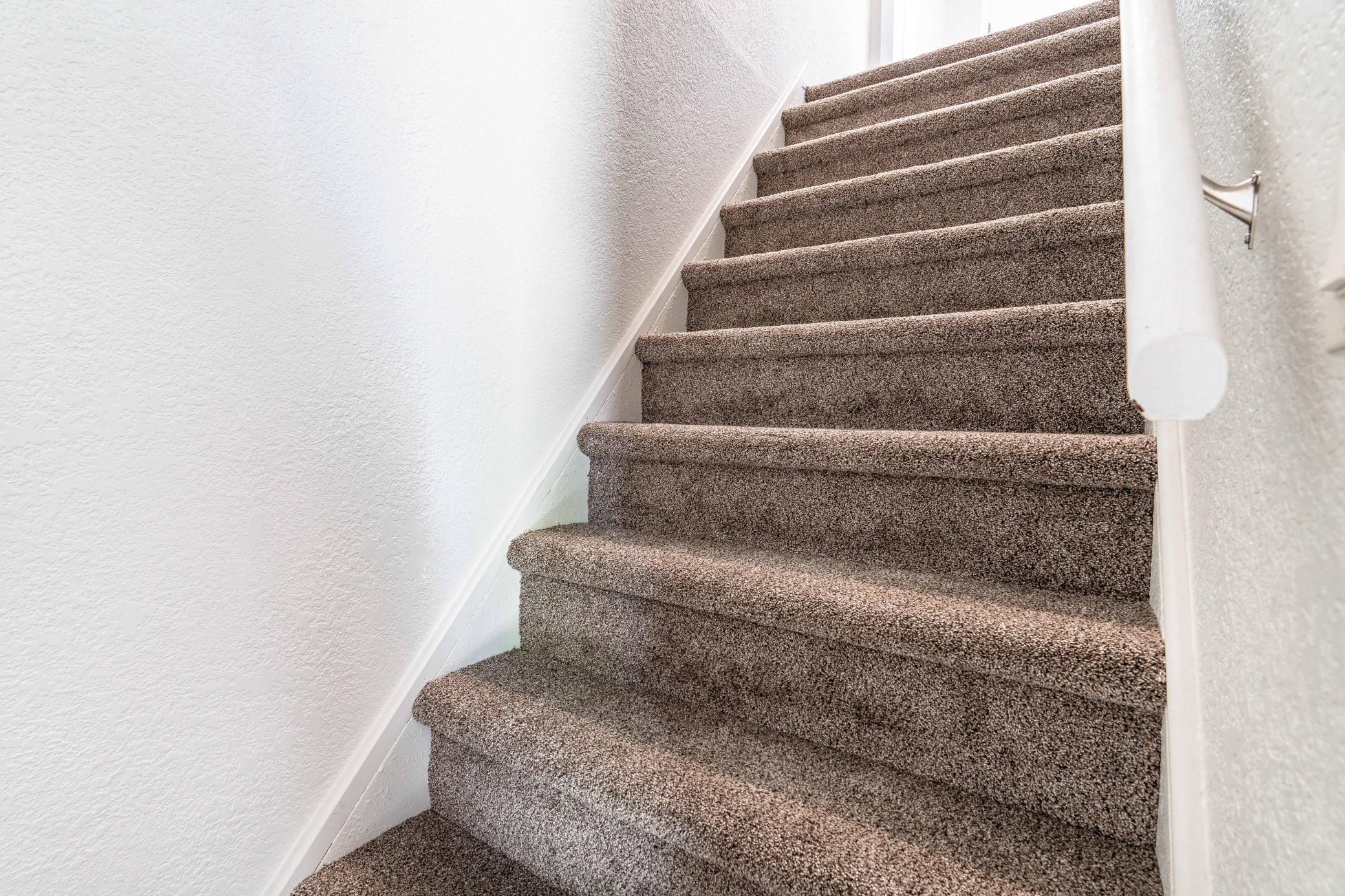 D02-Stairway Upstairs.jpg