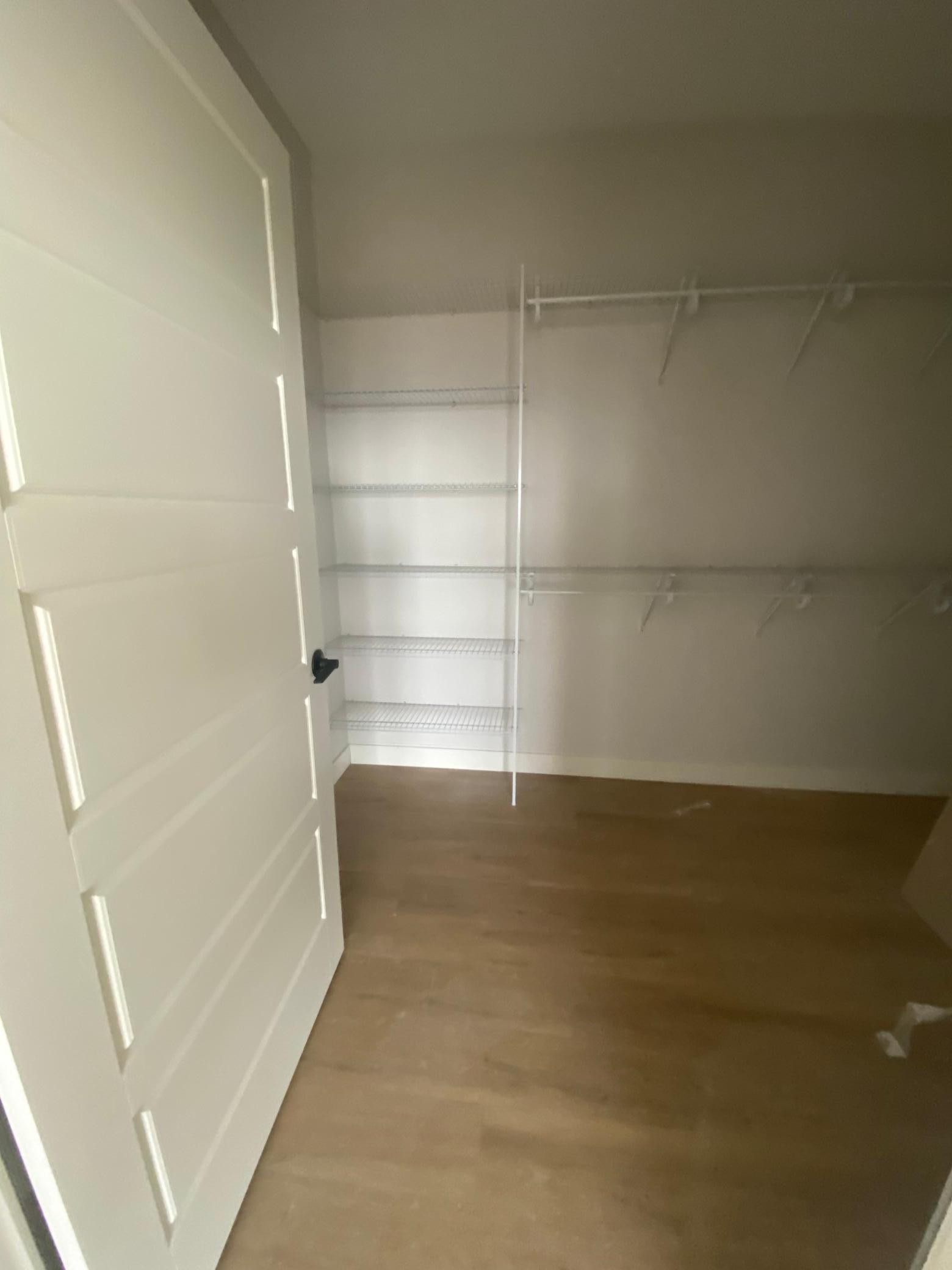 Walk in closet 1.jpg
