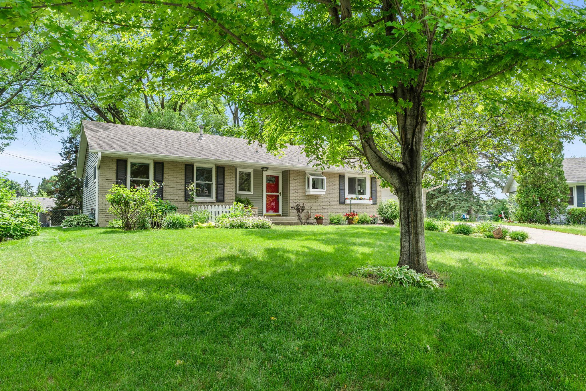 11-web-or-mls-9528 Penn Cir-60.jpg