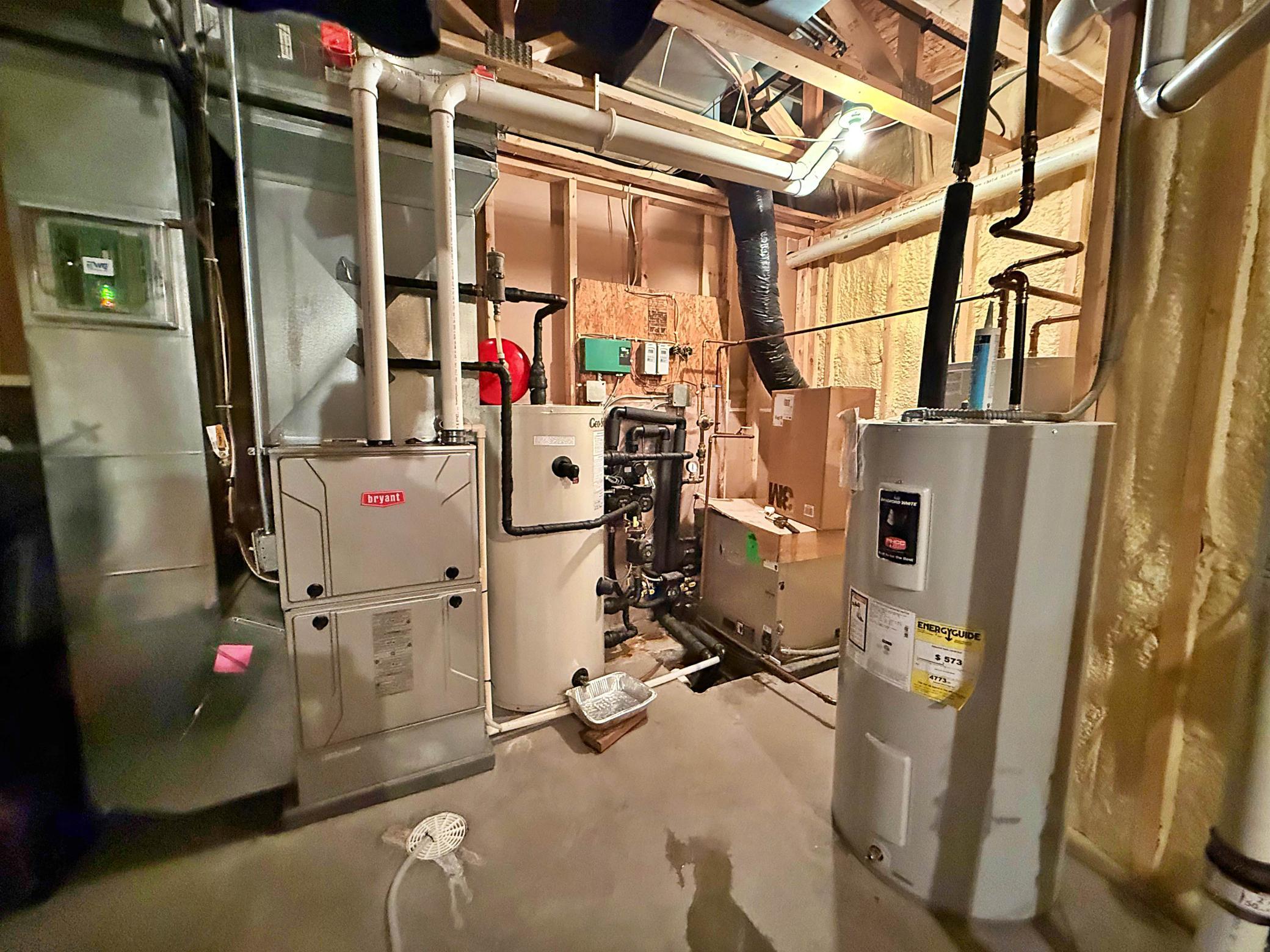 Utility room 2.jpg