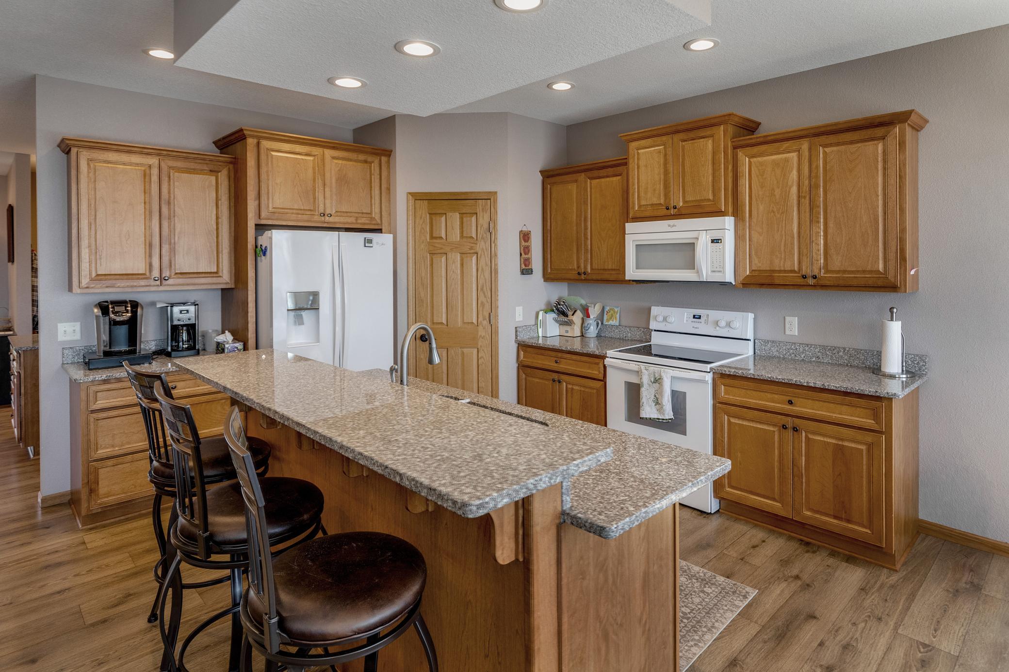 Eat-in Kitchen