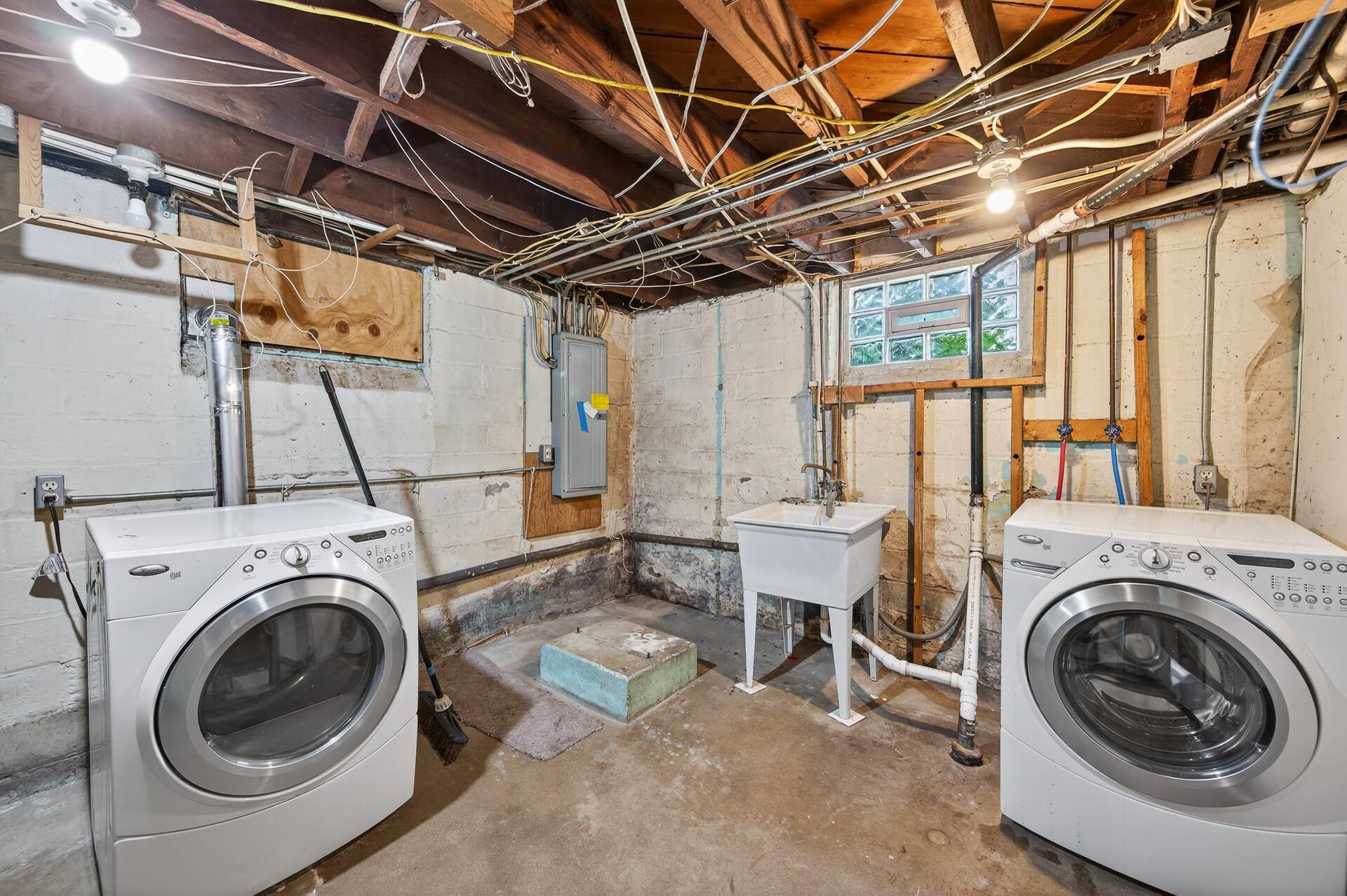 27_834_Iroquois_Ave27_mls.jpg
