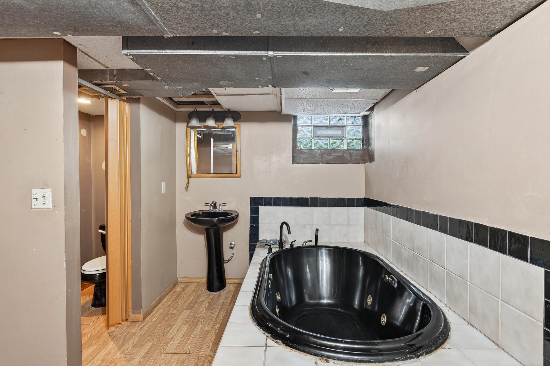 25_834_Iroquois_Ave25_mls.jpg