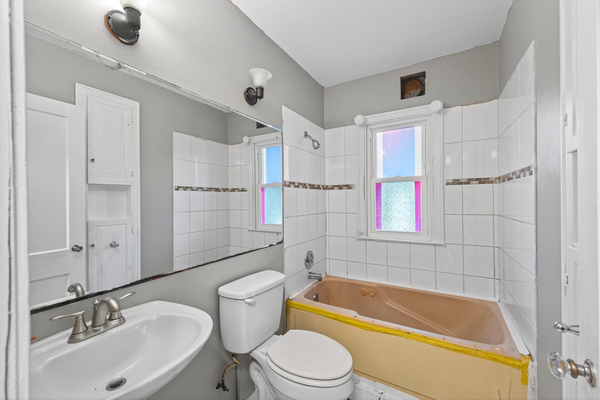 18_834_Iroquois_Ave18_mls.jpg