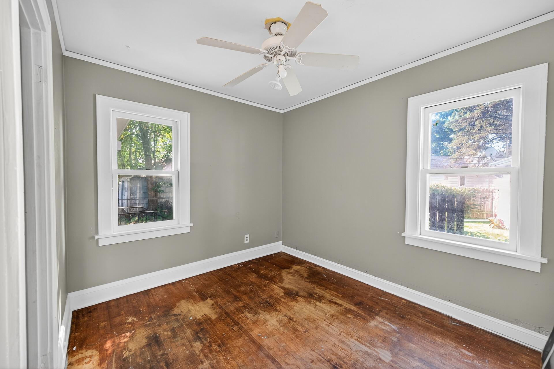 16_834_Iroquois_Ave16_mls.jpg