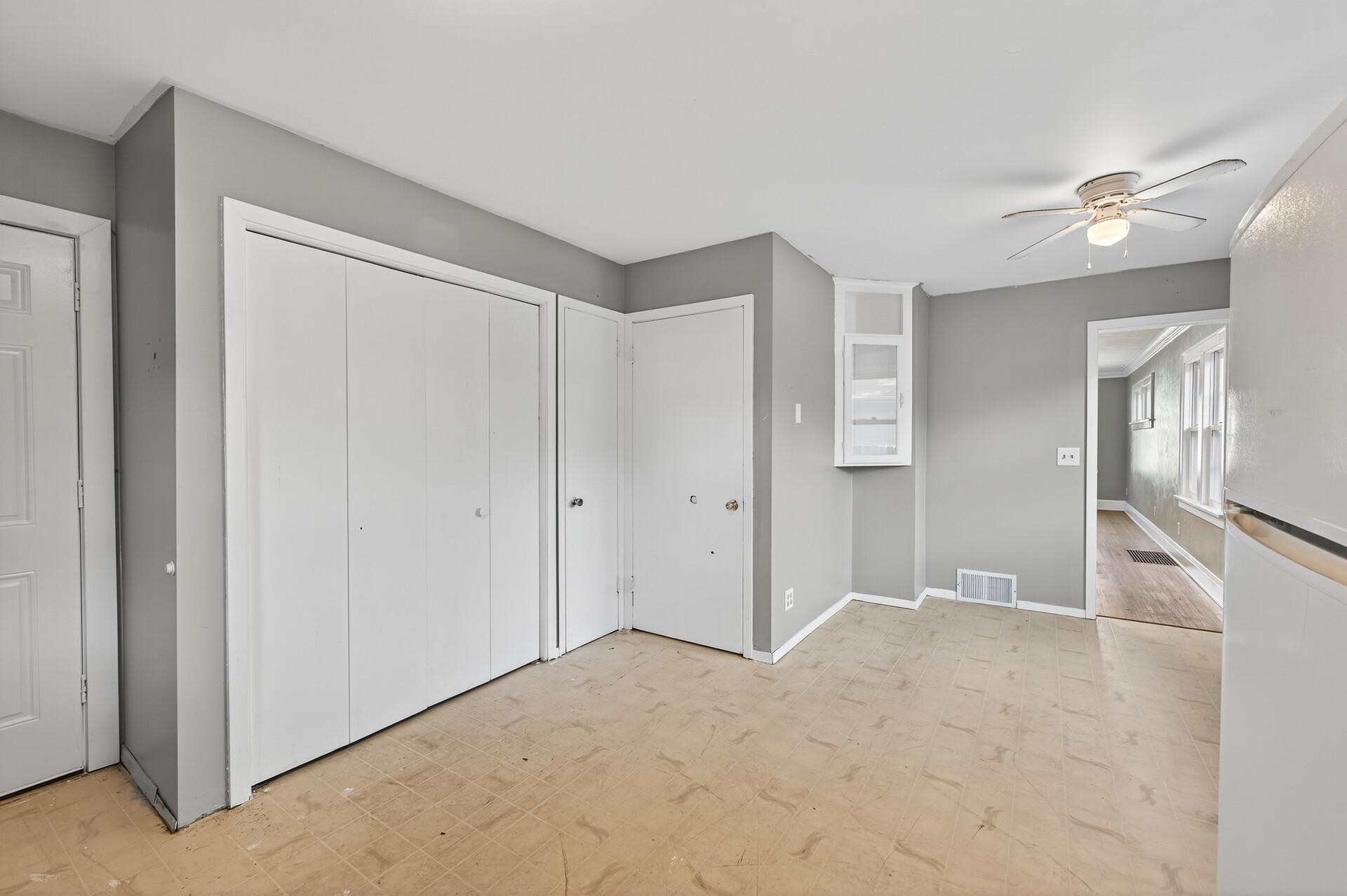 15_834_Iroquois_Ave15_mls.jpg