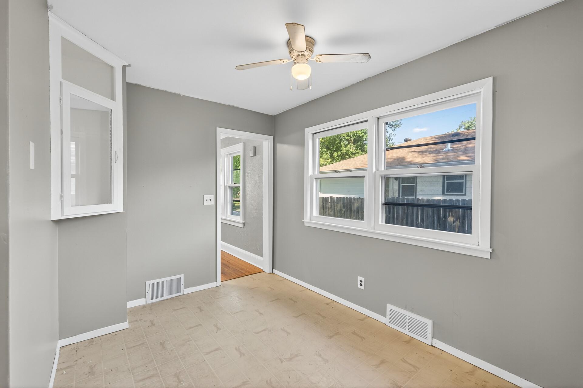 10_834_Iroquois_Ave10_mls.jpg