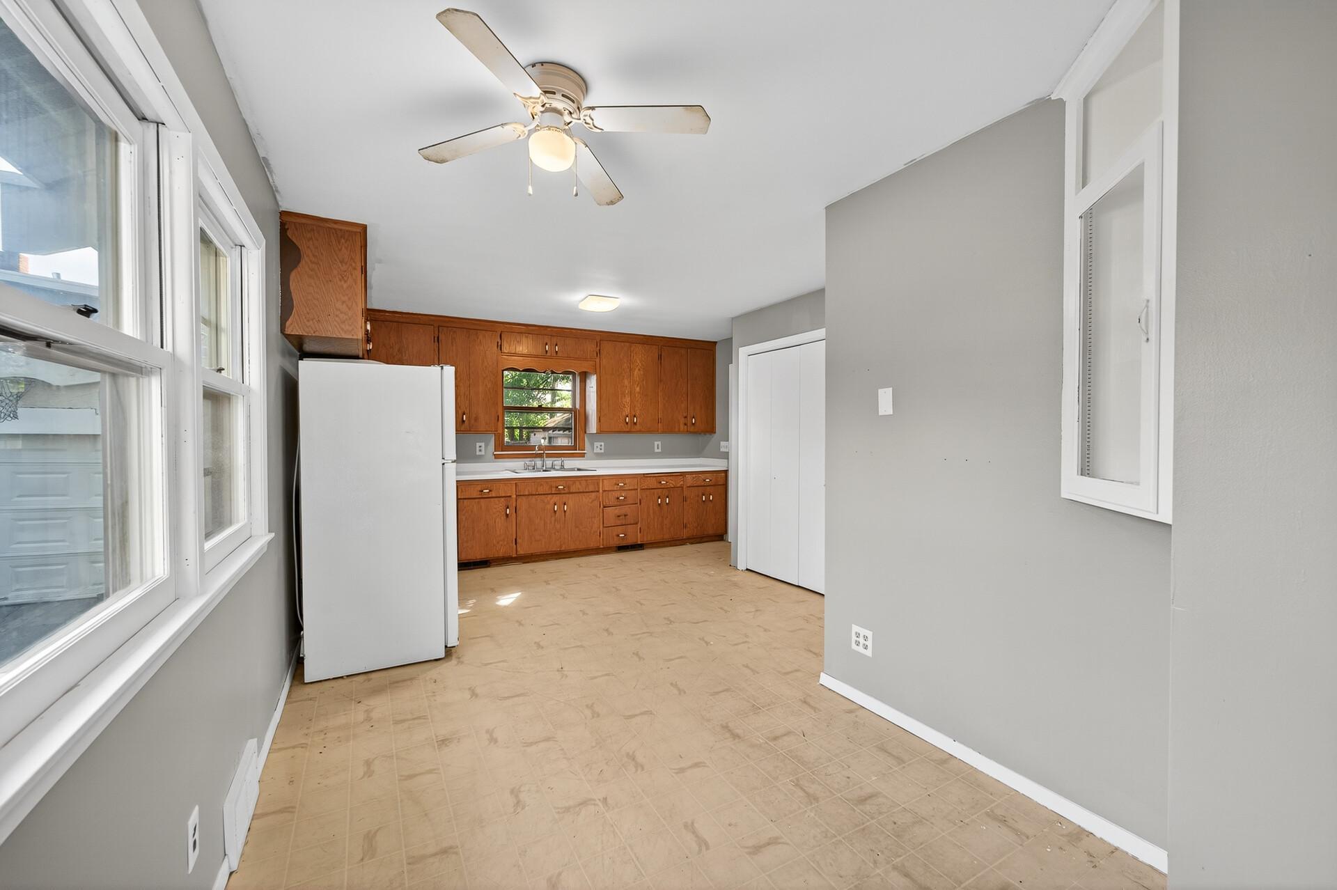 09_834_Iroquois_Ave9_mls.jpg