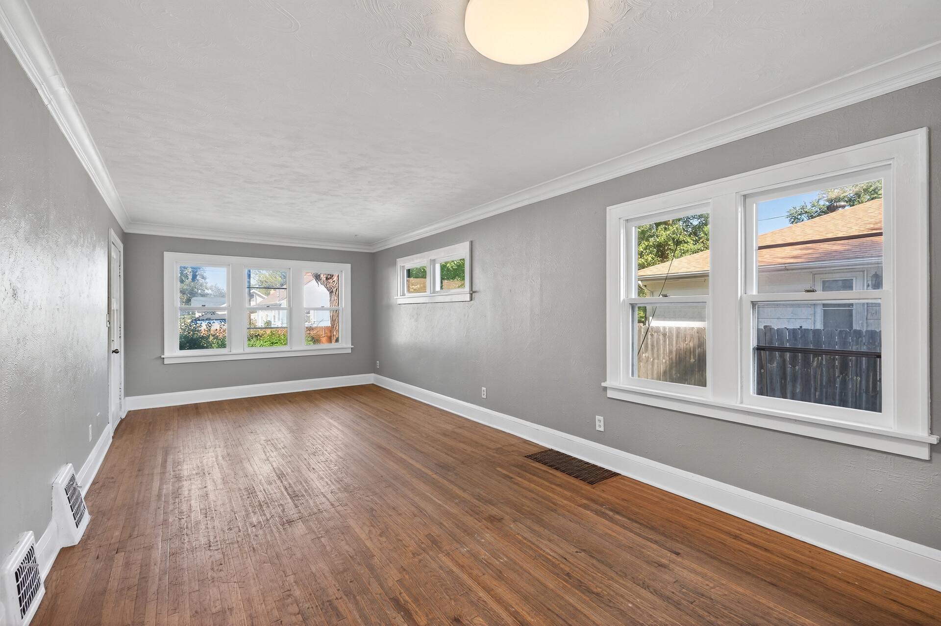 08_834_Iroquois_Ave8_mls.jpg