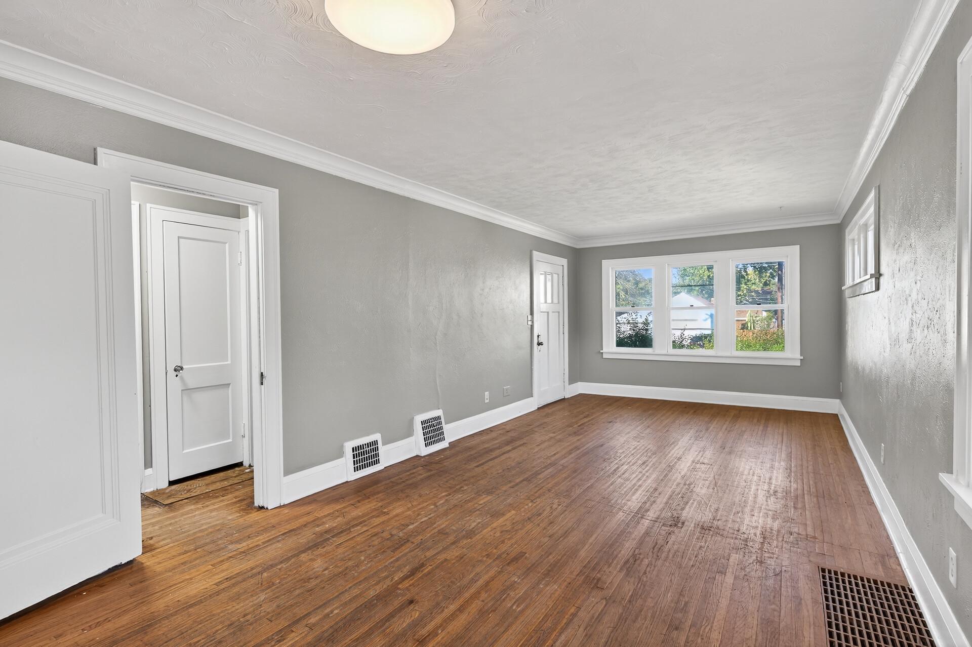 07_834_Iroquois_Ave7_mls.jpg