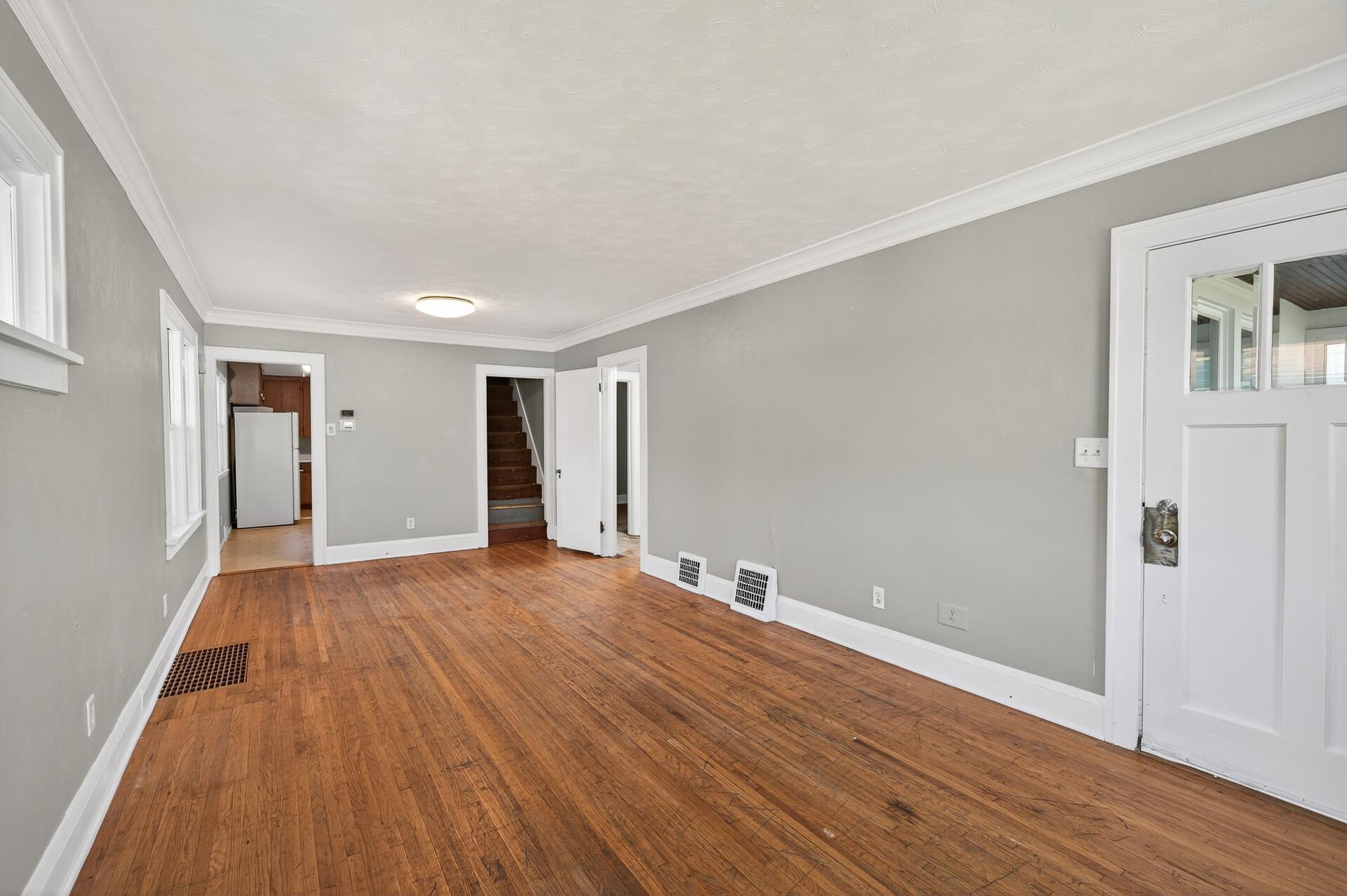 06_834_Iroquois_Ave6_mls.jpg