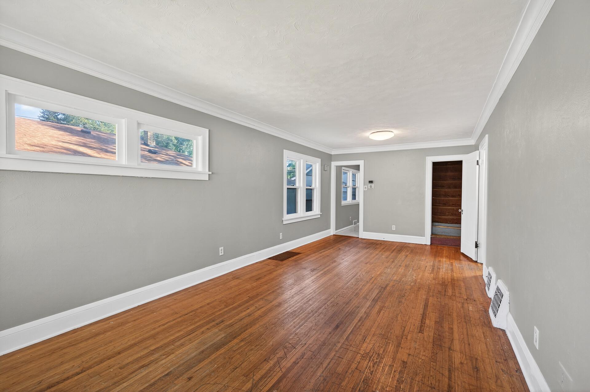 05_834_Iroquois_Ave5_mls.jpg
