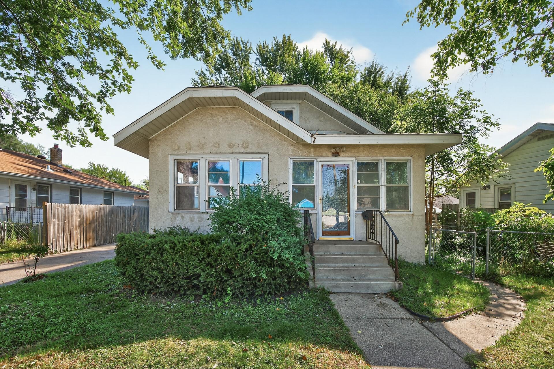 03_834_Iroquois_Ave3_mls.jpg
