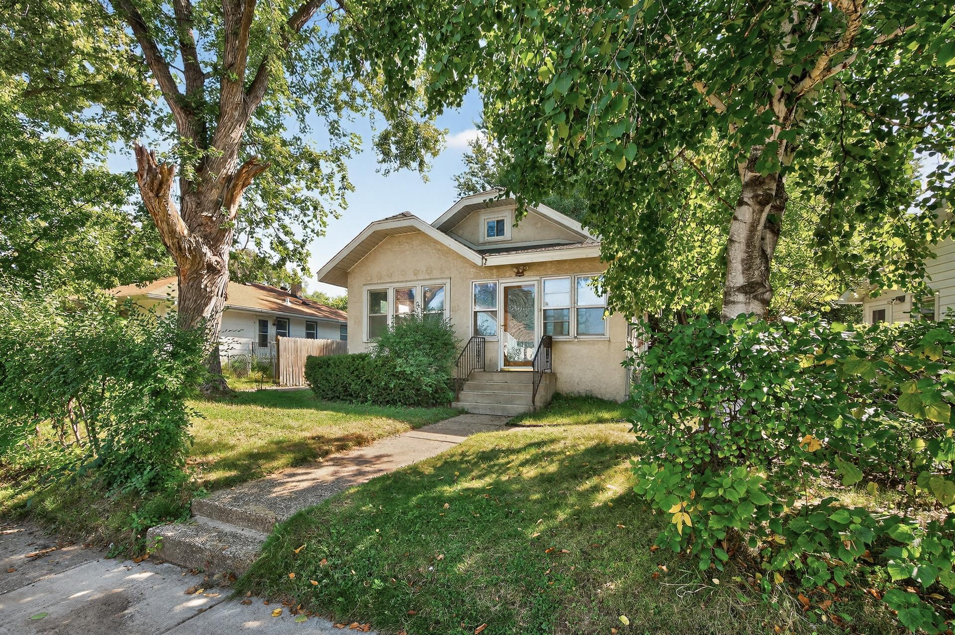 01_834_Iroquois_Ave1_mls.jpg