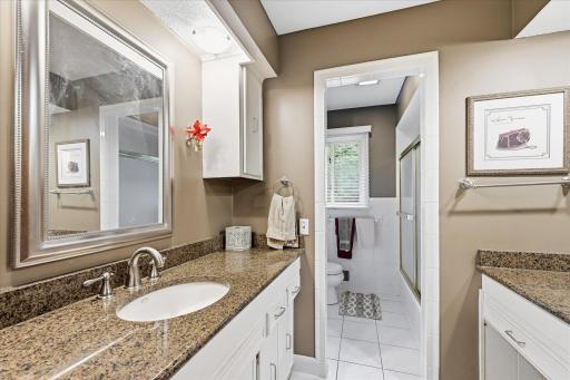 Upper level main full bath with additonal counter space and mirror.