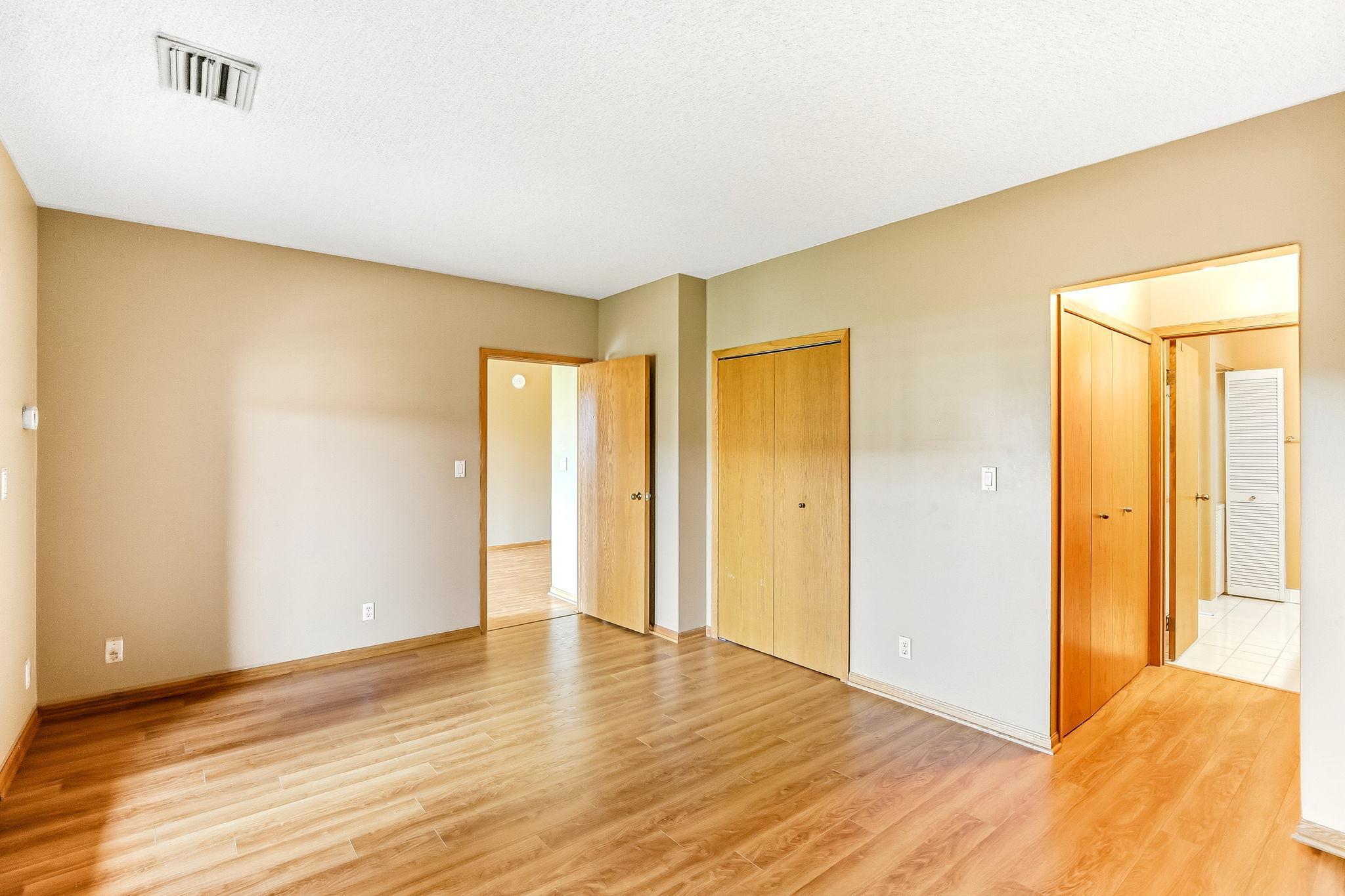 18-web-or-mls-198-6th-St-E-601-18.jpg