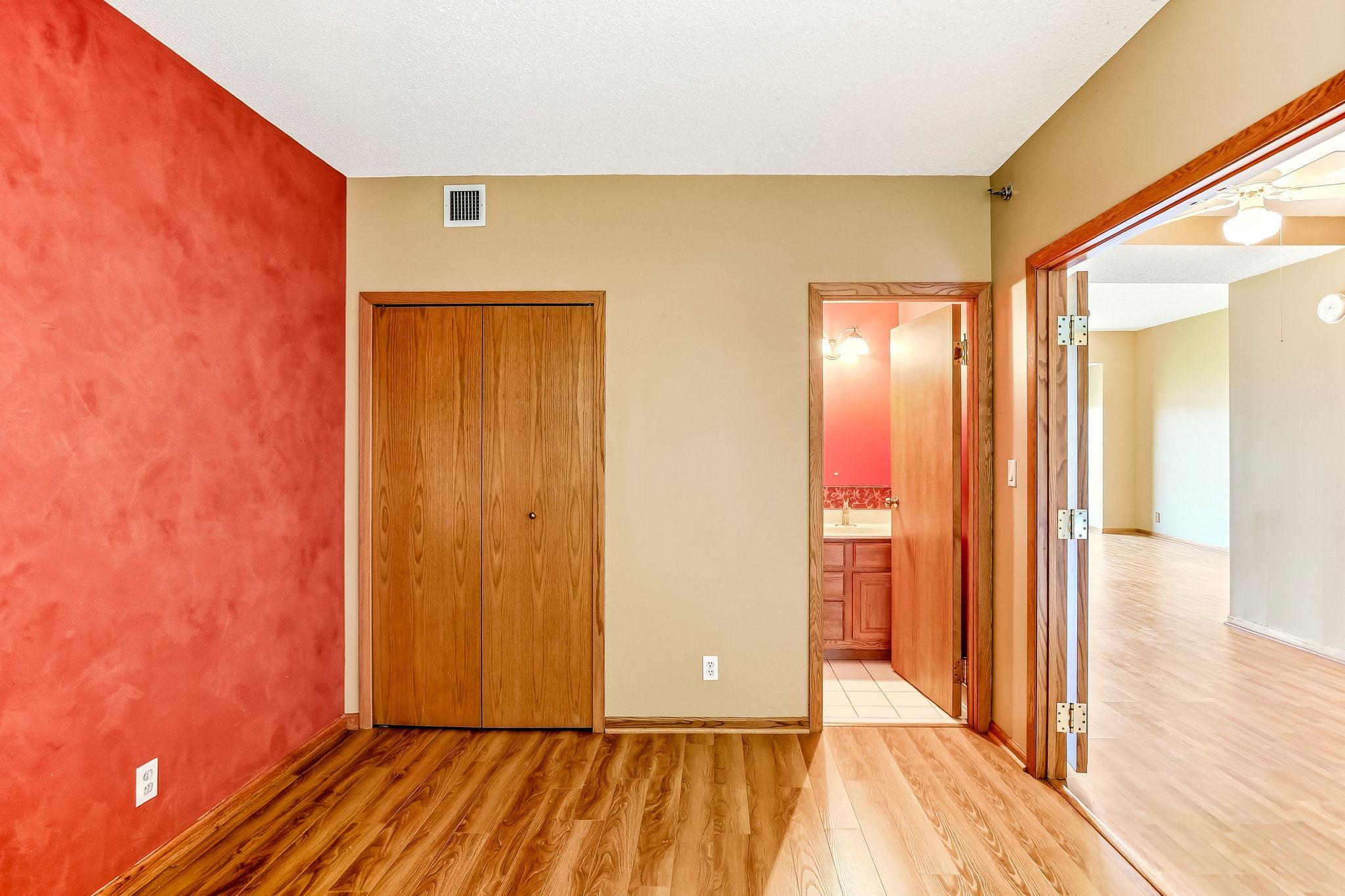 23-web-or-mls-198-6th-St-E-601-23.jpg