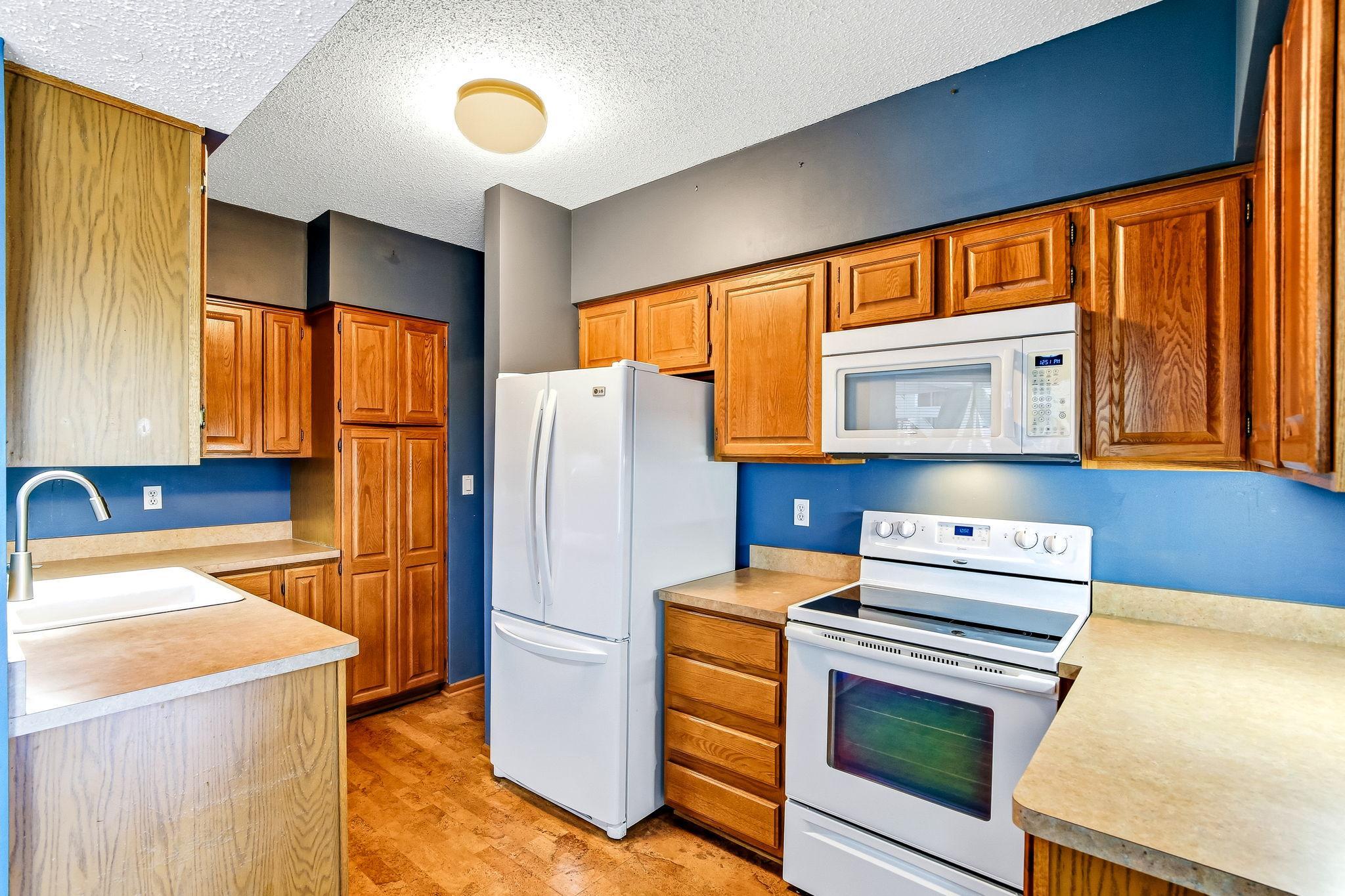 9-web-or-mls-198-6th-St-E-601-09.jpg
