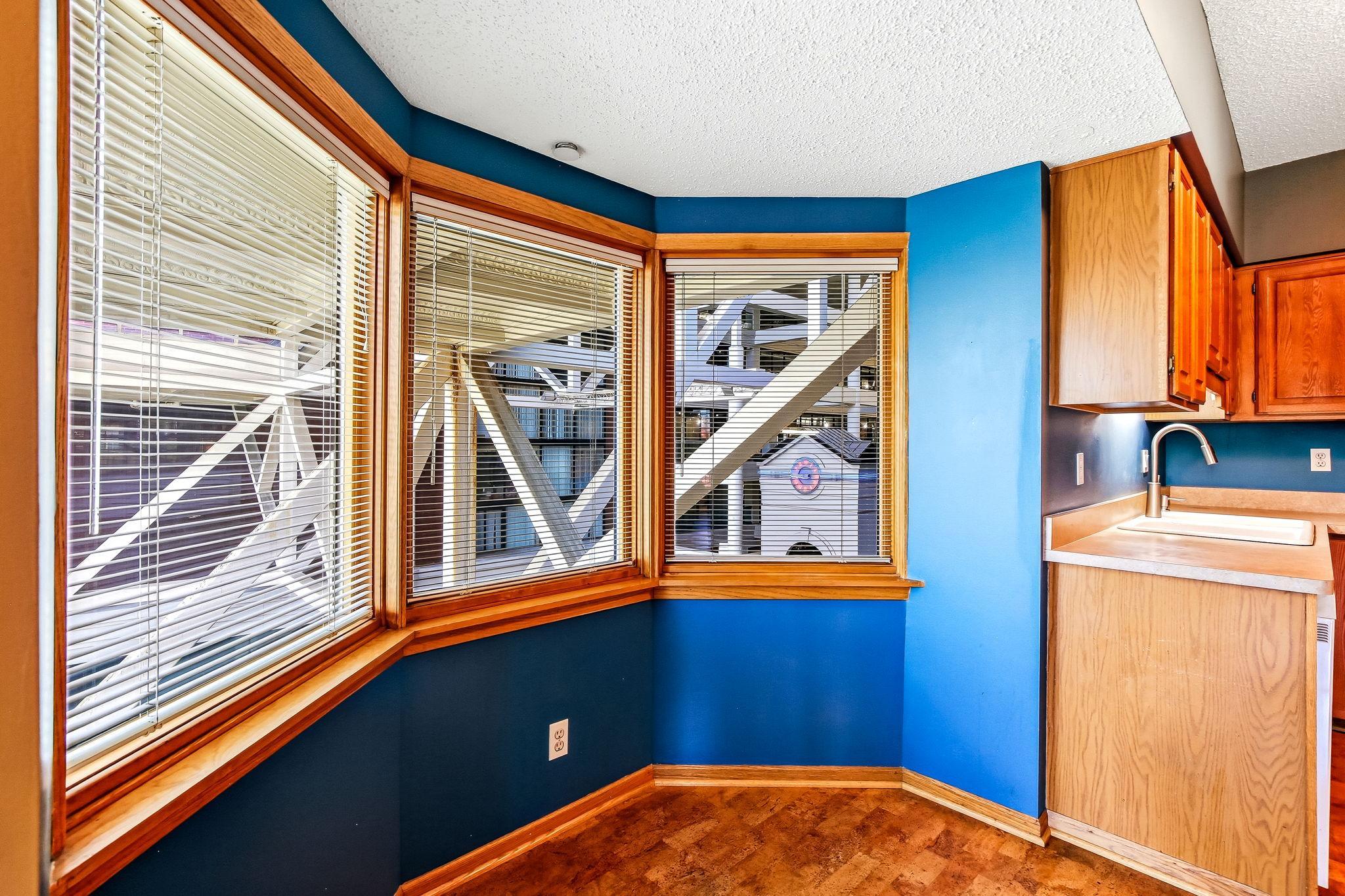 8-web-or-mls-198-6th-St-E-601-08.jpg