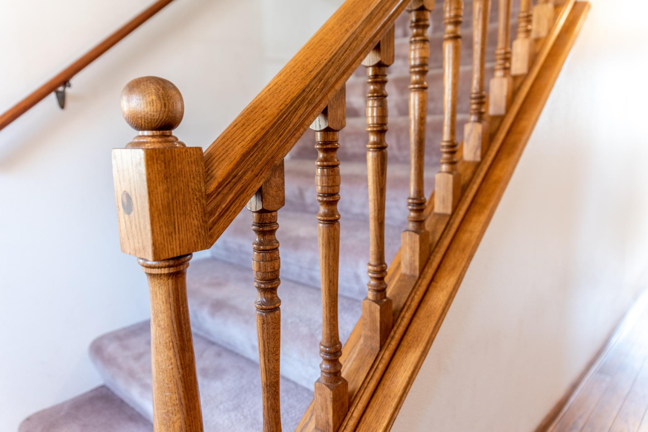 Solid oak & nice detailing on banister.