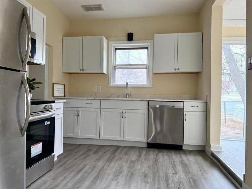 869 Lawson Avenue E, Saint Paul, MN 55106