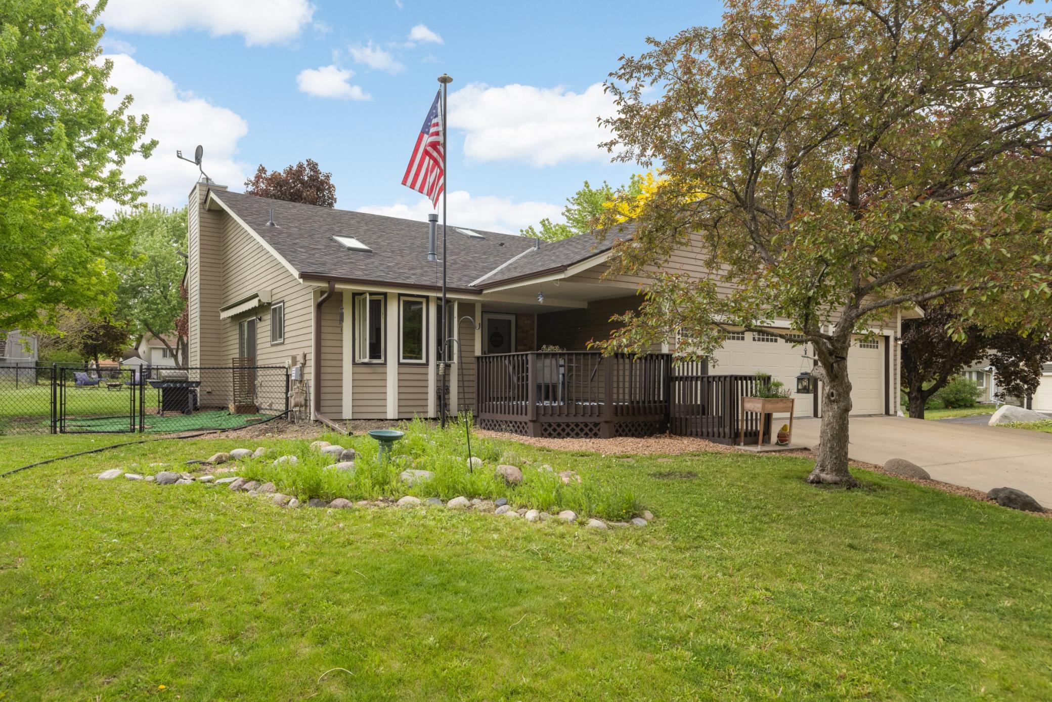 Have you been looking for that perfect home in Savage with 4 bedrooms, 2 baths, fenced yard, updated throughout AND a 3 car gar? Then Look No Further! Here is is. Move In Ready