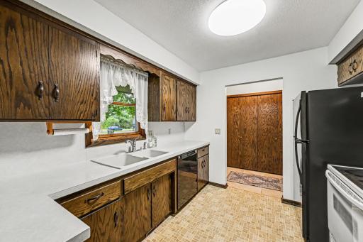 13418 Washburn Drive, Burnsville, MN 55337