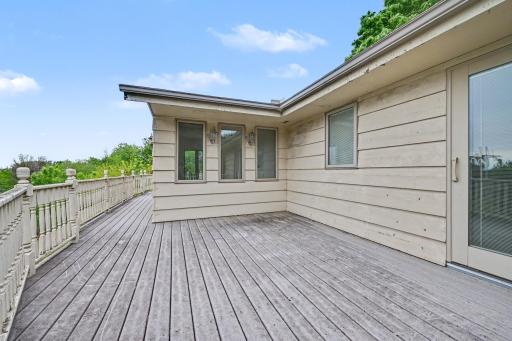Gigantic Deck that is great for entertaining