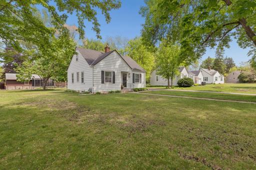 133 Ridgewood Drive, Hopkins, MN 55343