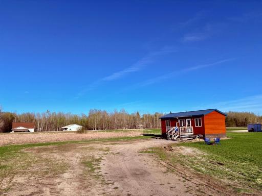 Large driveway for boats/trailers or friends