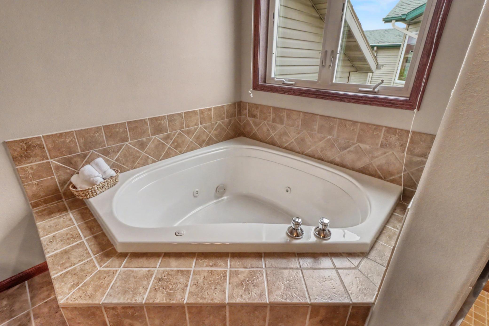 Primary Bathroom1_3.jpeg