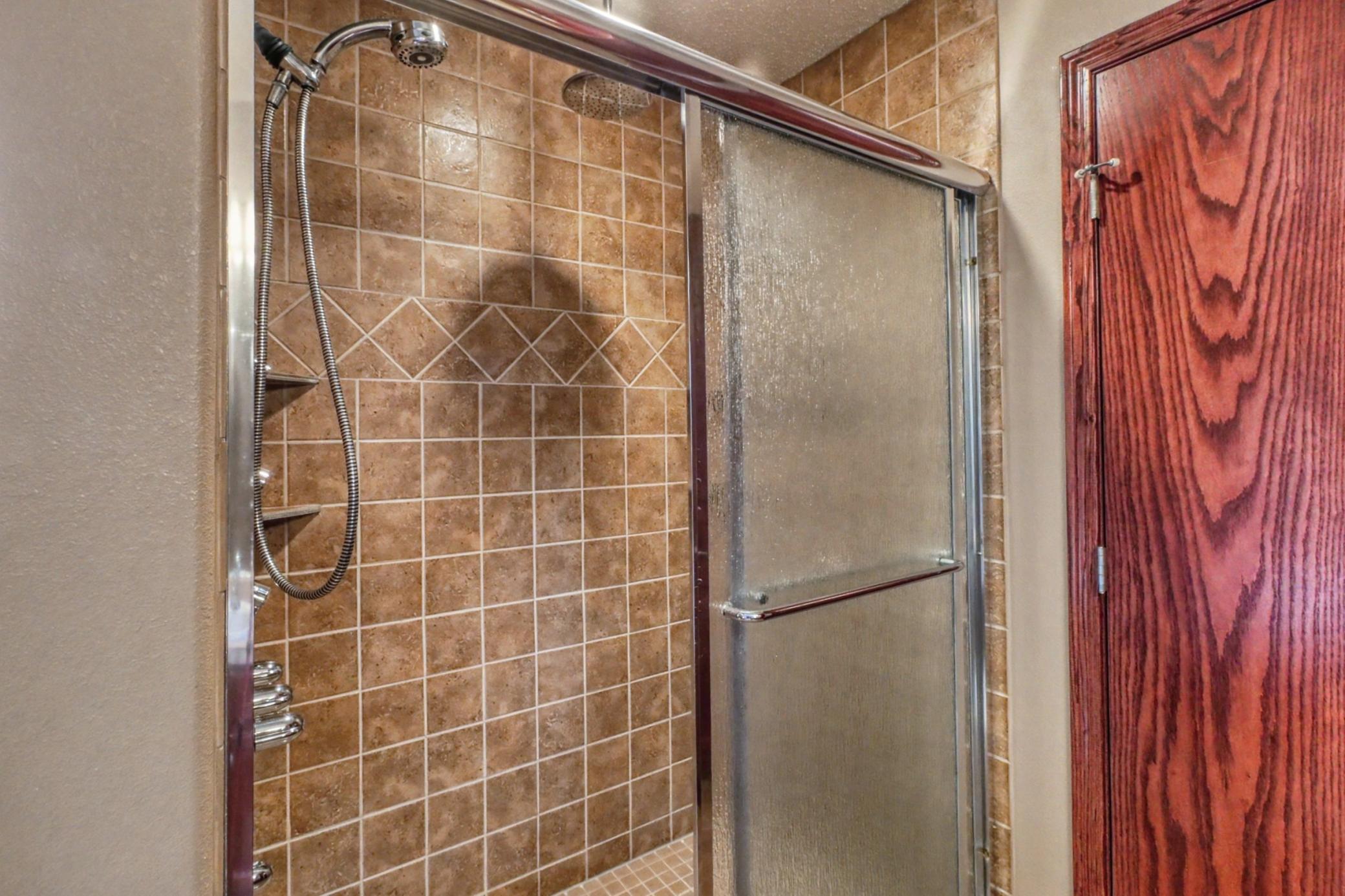 Primary Bathroom1_4.jpeg