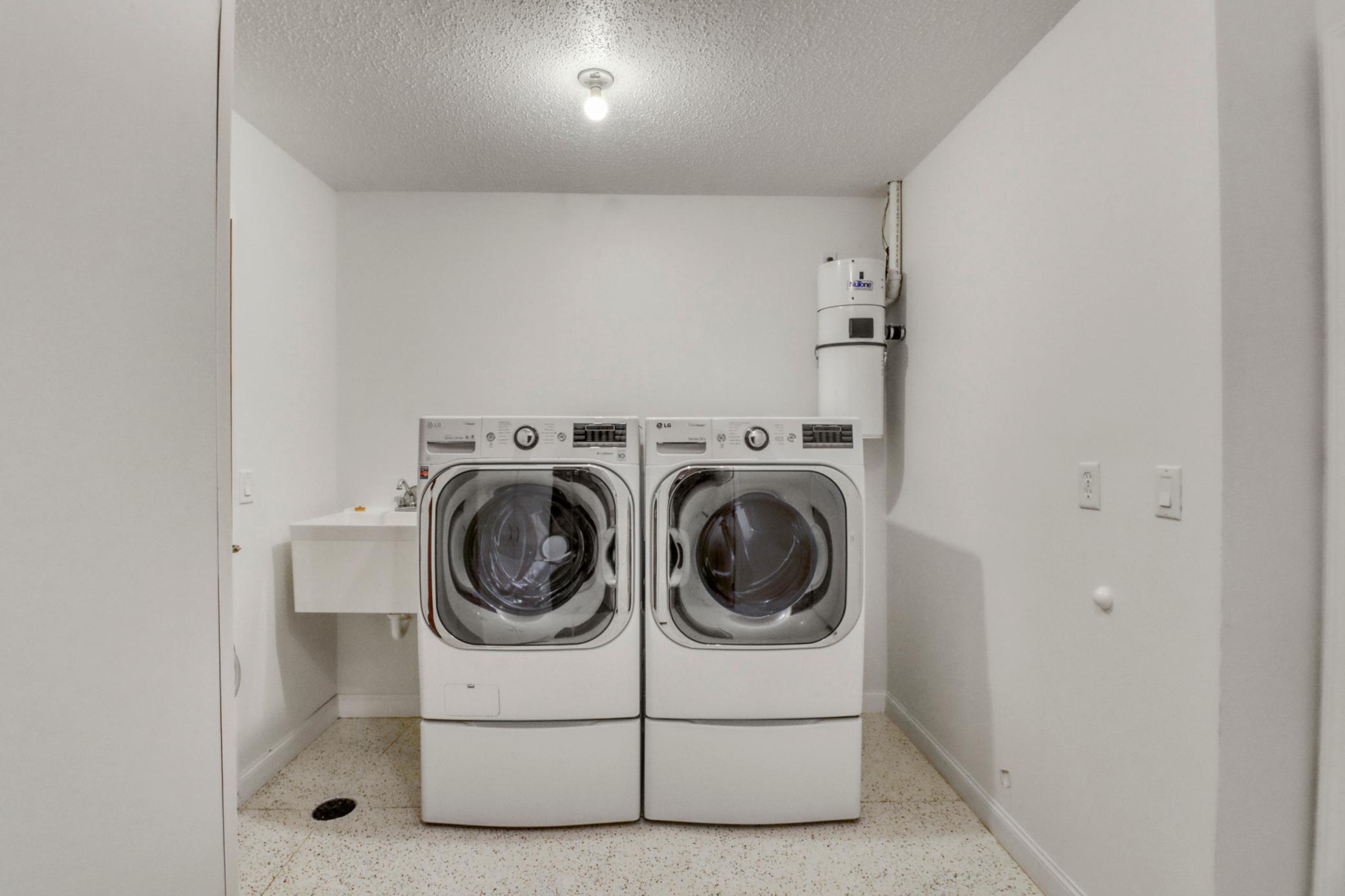 Laundry1_1.JPG