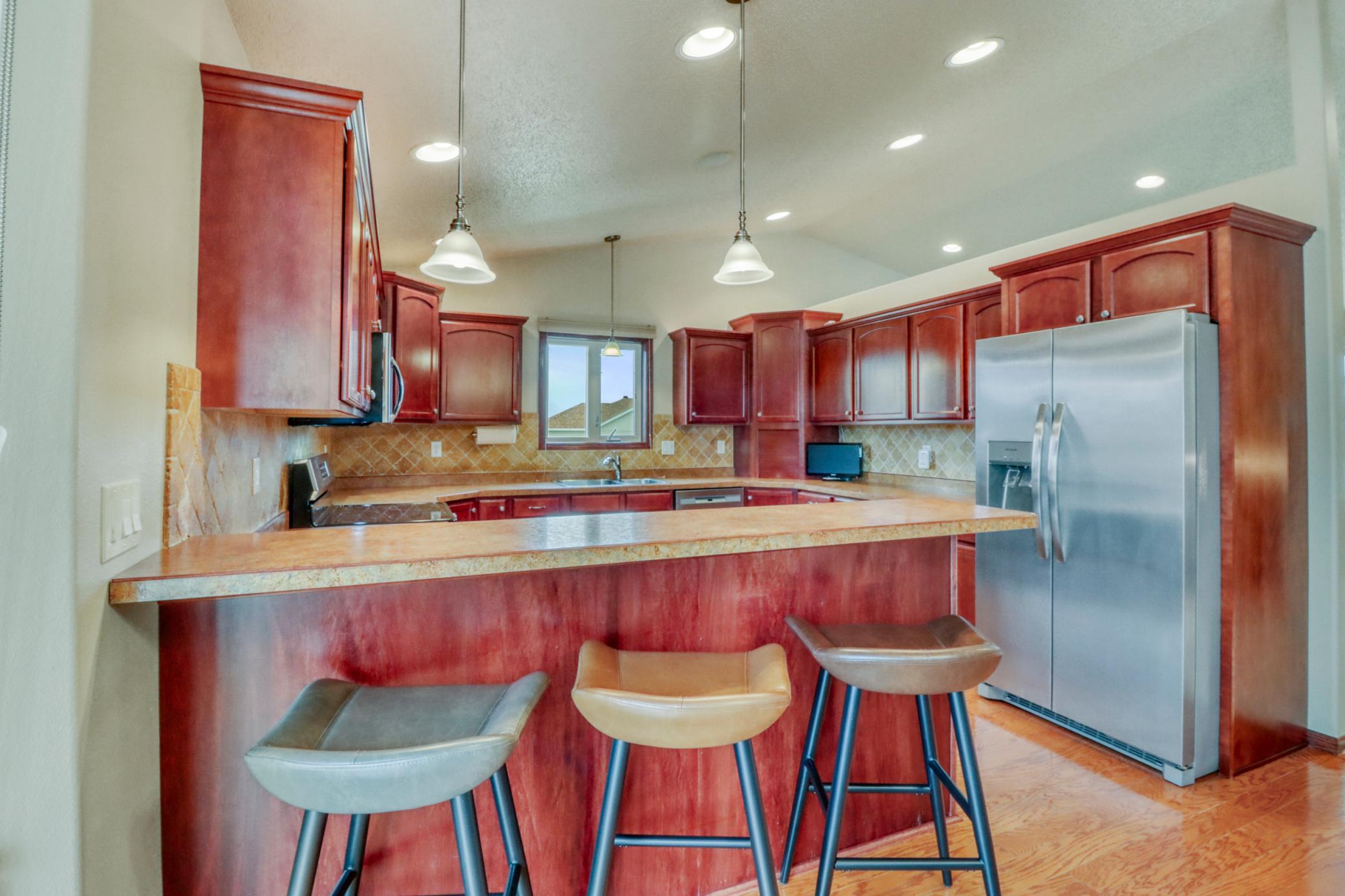 Kitchen1_0.JPG