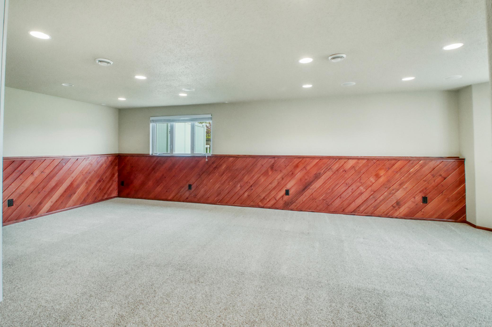 Basement1_0.JPG