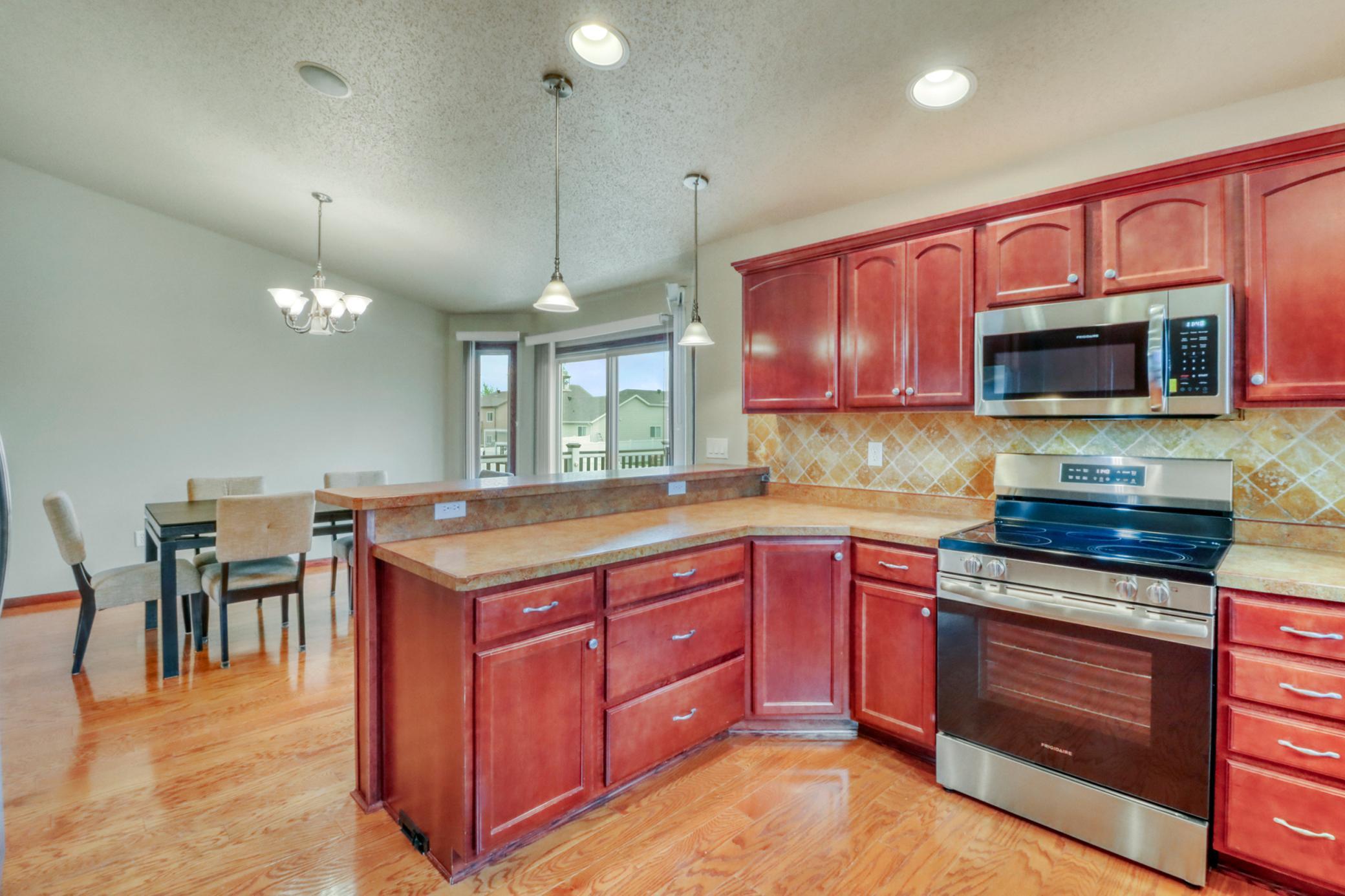 Kitchen1_3.JPG