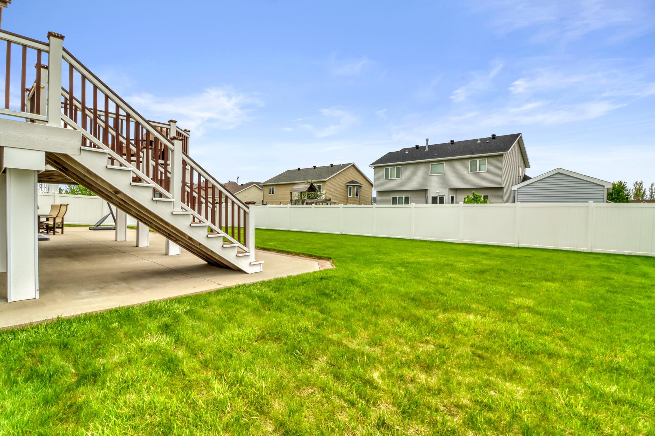 Backyard1_1.JPG
