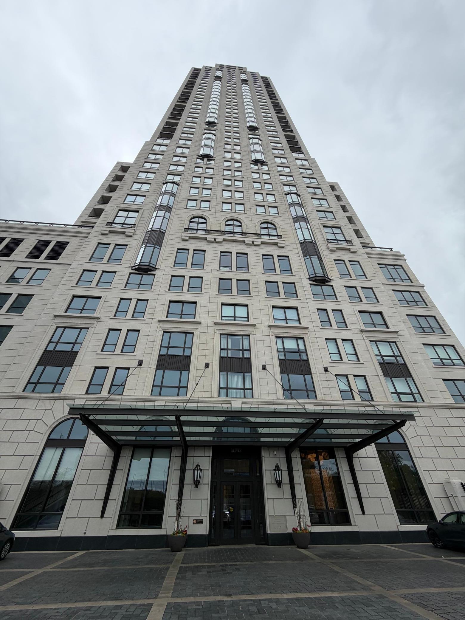 Front of Residence | 1111 W River Parkway