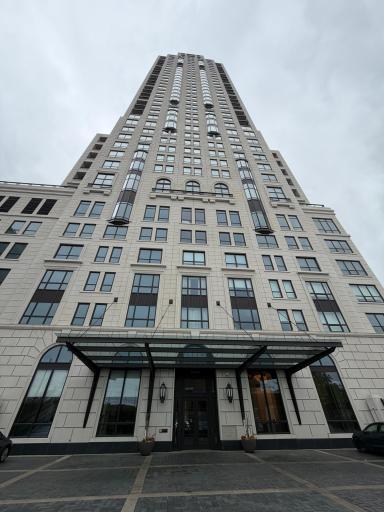 Front of Residence | 1111 W River Parkway