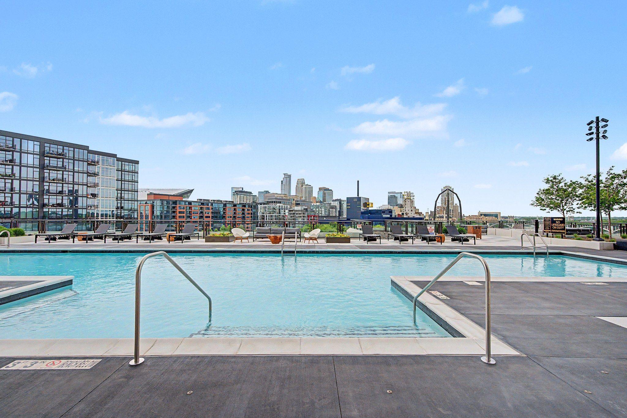 Room Top Pool