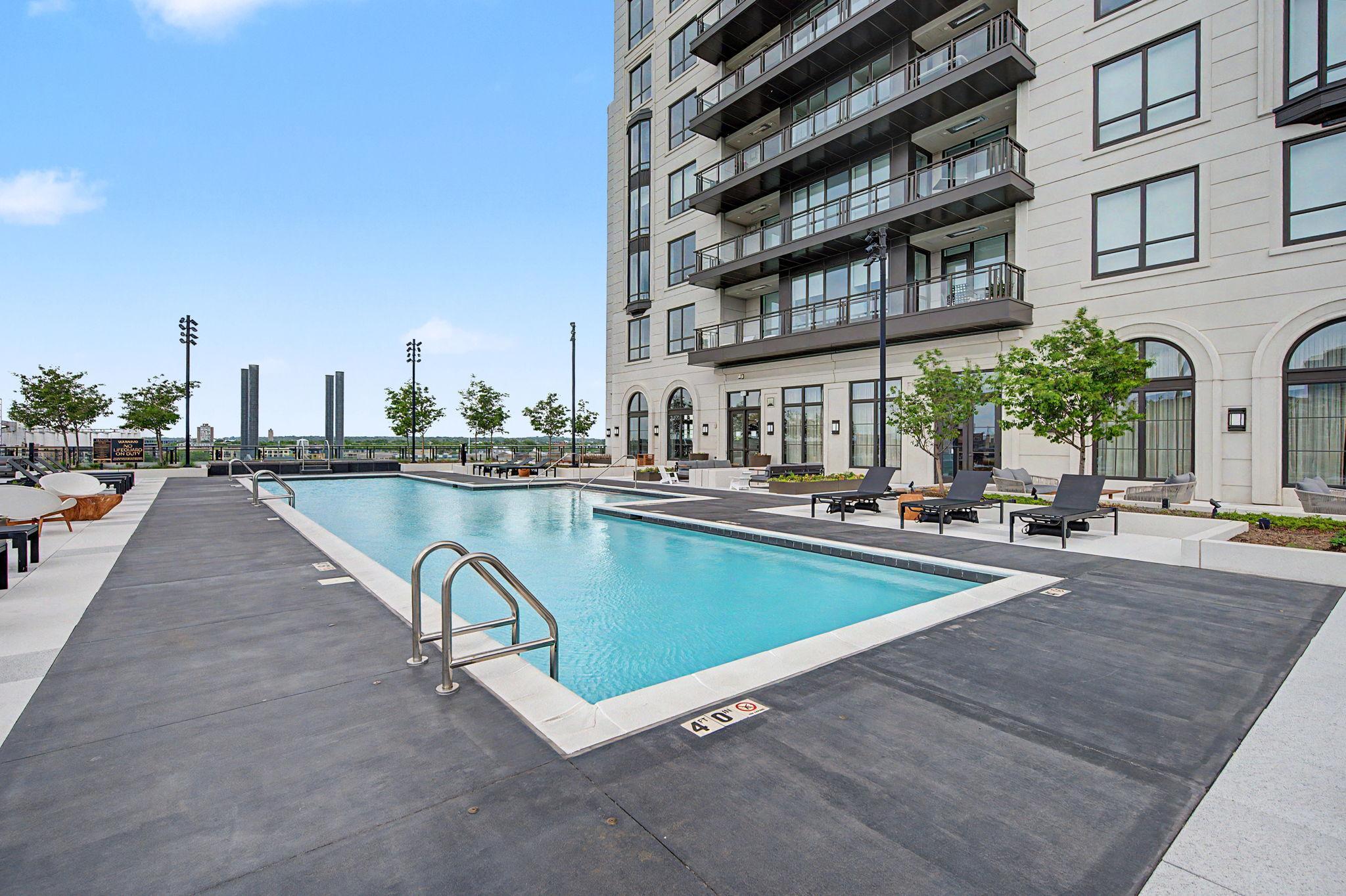 Room Top Pool