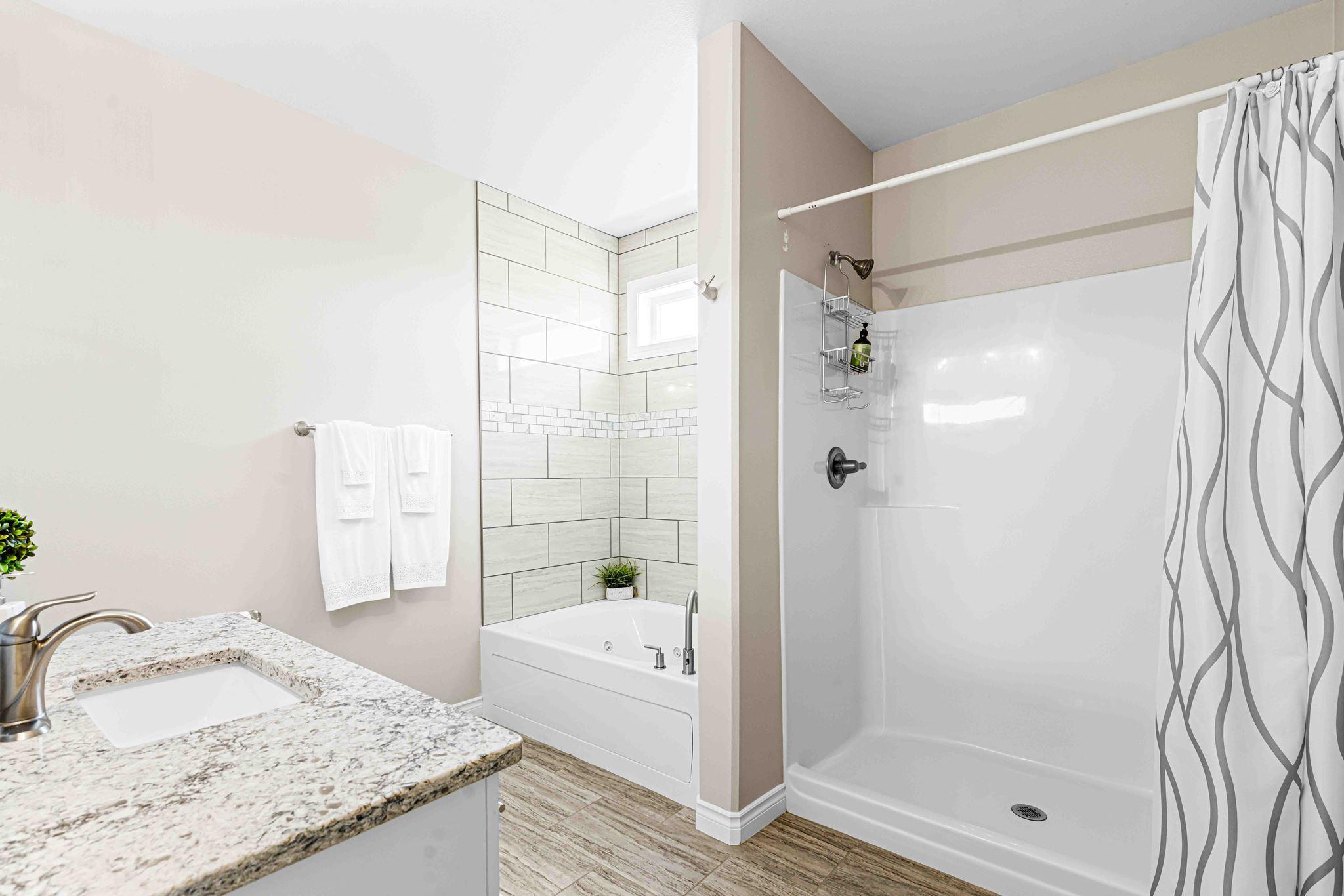 5419 Guest Bath1.jpg