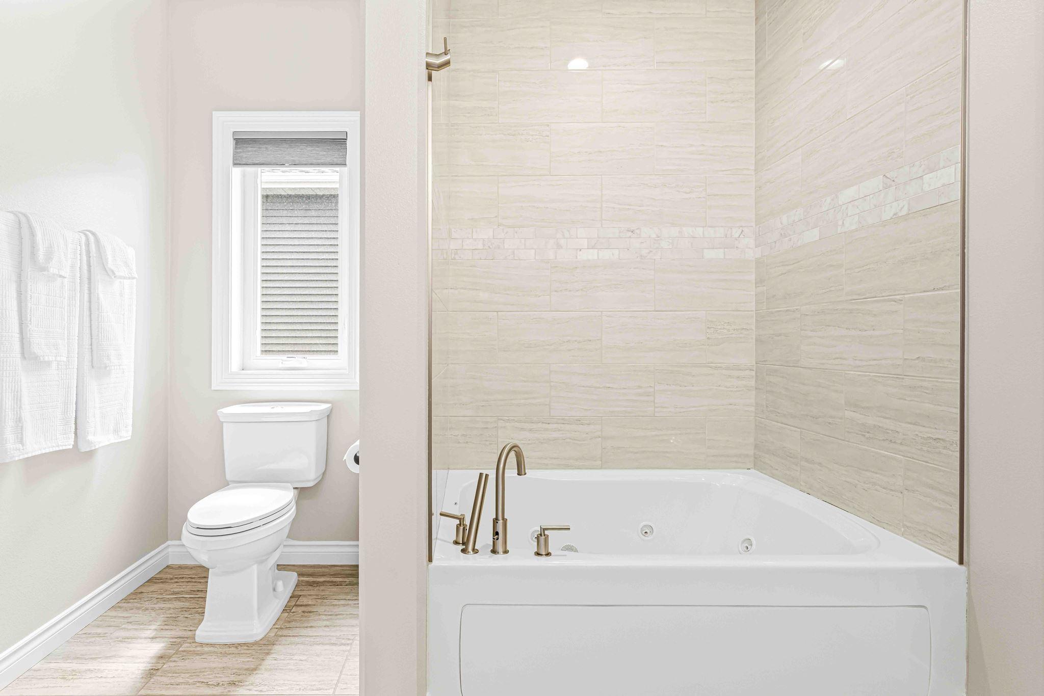 5419 Master Bath2.jpg